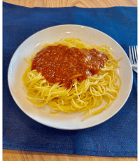 ミートソースをかけたスパゲティ