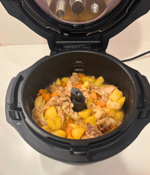 ほくほくつやつやの肉じゃがが登場。