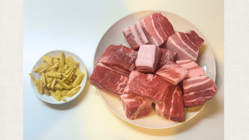 豚の角煮の材料、豚バラ肉と生姜