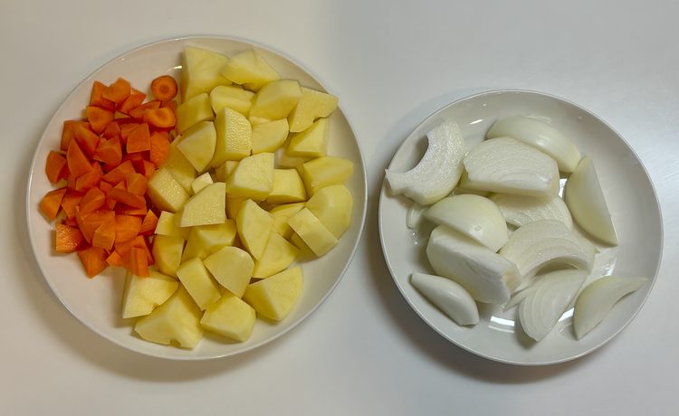 カレー用に切ったにんじん・じゃがいも・玉ねぎ