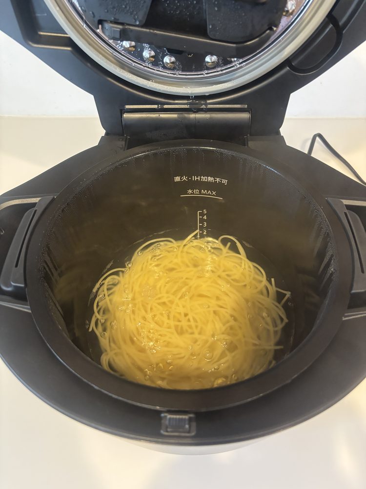 ホットクックでゆで上がったスパゲッティ
