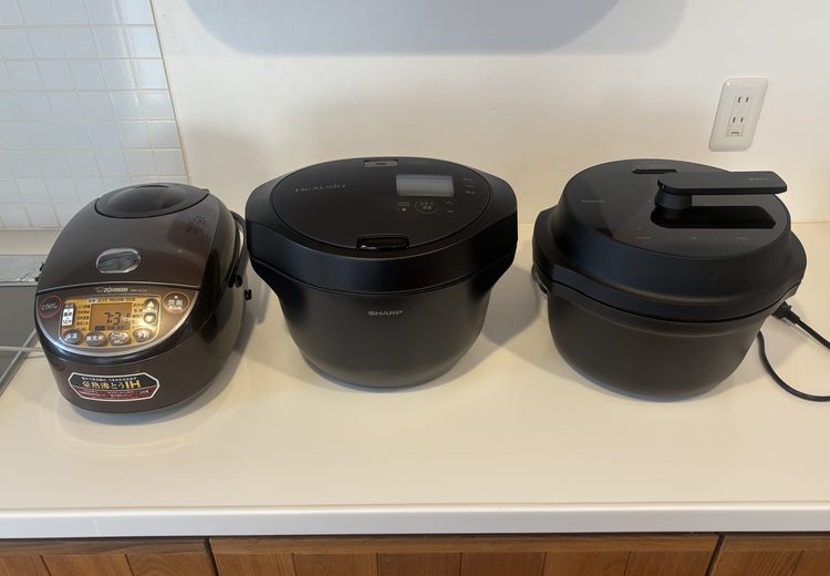 炊飯器・ホットクック・オートクッカービストロを並べてサイズを比較