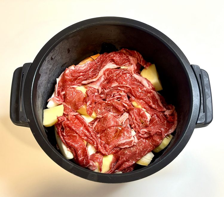 調味料を回しかけた内鍋の中